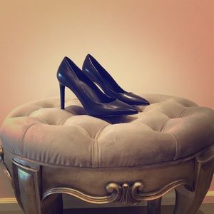 Hugo Boss leather pumps